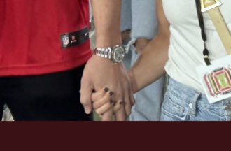 fuzzyfromyt's tweet photo. HER ENTIRE HAND IS ONE AARON JUDGE FINGER https://t.co/swBWYjnDpj