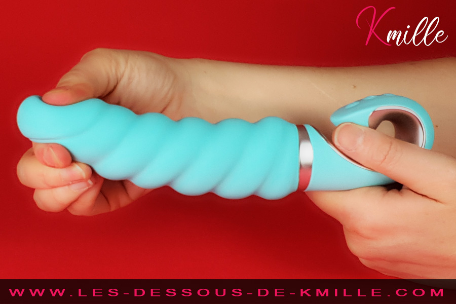 kmille_love's tweet photo. Je teste le vibromasseur Gjack 2, de @gvibecom 🤪
A découvrir sur #LDDK 🤓
➡️ https://t.co/SQLuN4httz
Bon lecture à tou·te·s😘
Merci @EspaceLibido
Si tu aimes ce que je propose pense à #RT, mercii 😍
#Kmille #NGOT #guildeducul #gvibe #espacelibido https://t.co/QxK8feWhXA