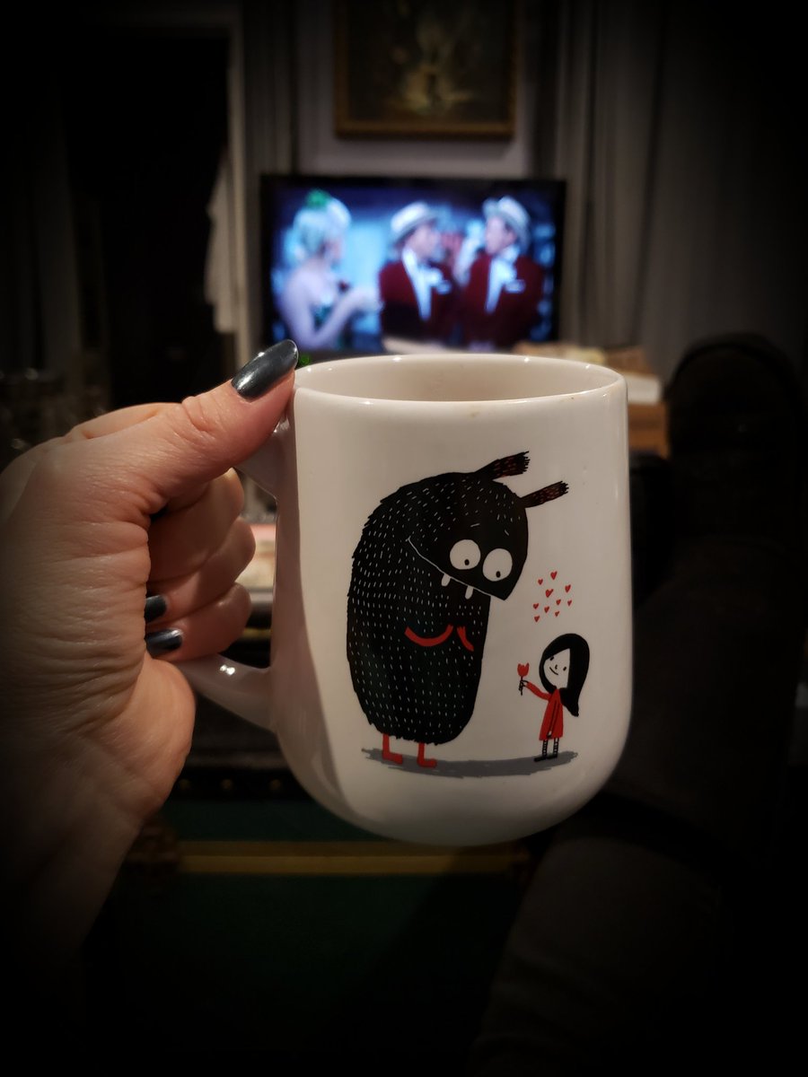 TheOneChameleo1's tweet photo. Tis the season for me to sing along with one of my favourite Holiday movies, #WhiteChristmas
Feet propped up, puppers snugs, Mexican hot cocoa...the LIFE!
#HolidayCheer #SongAndDance #HolidayMusical https://t.co/vfxuQWx69m
