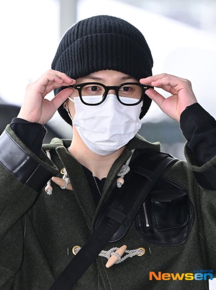 sugadboy's tweet photo. — #JIMIN en el aeropuerto internacional de Incheon rumbo al extranjero

HAVE A SAFE FLIGHT JIMIN https://t.co/fmrt8kOVbp