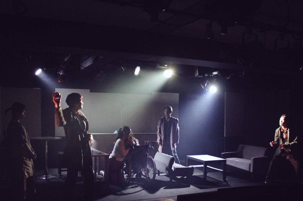 AbtFighter's tweet photo. 舞台「NeverSleep」
写真はお手伝い頂いた、ユメちゃんから。素敵な瞬間をありがとうね。
明かり、素敵だったなぁ。
スタッフさん、役者さんに救われて、無事終えることが出来ました。
来て頂いたお客様、ご感想を沢山書いてくれてありがとうございました。

本当に、ありがとうございました。

FAM https://t.co/nD5sU1G9W7