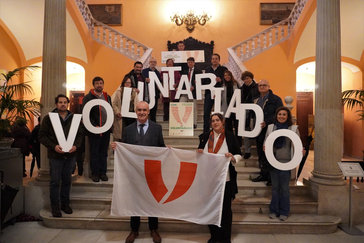 PVSsevilla's tweet photo. El @Ayto_Sevilla recibe a la Plataforma del Voluntariado en su Día Internacional , y  escucha el manifiesto donde se agradece la opción desinteresada por los demás de más de 35000 personas en Sevilla @VoluntariadoPAV @pvoluntariado https://t.co/0jCNlChk8s