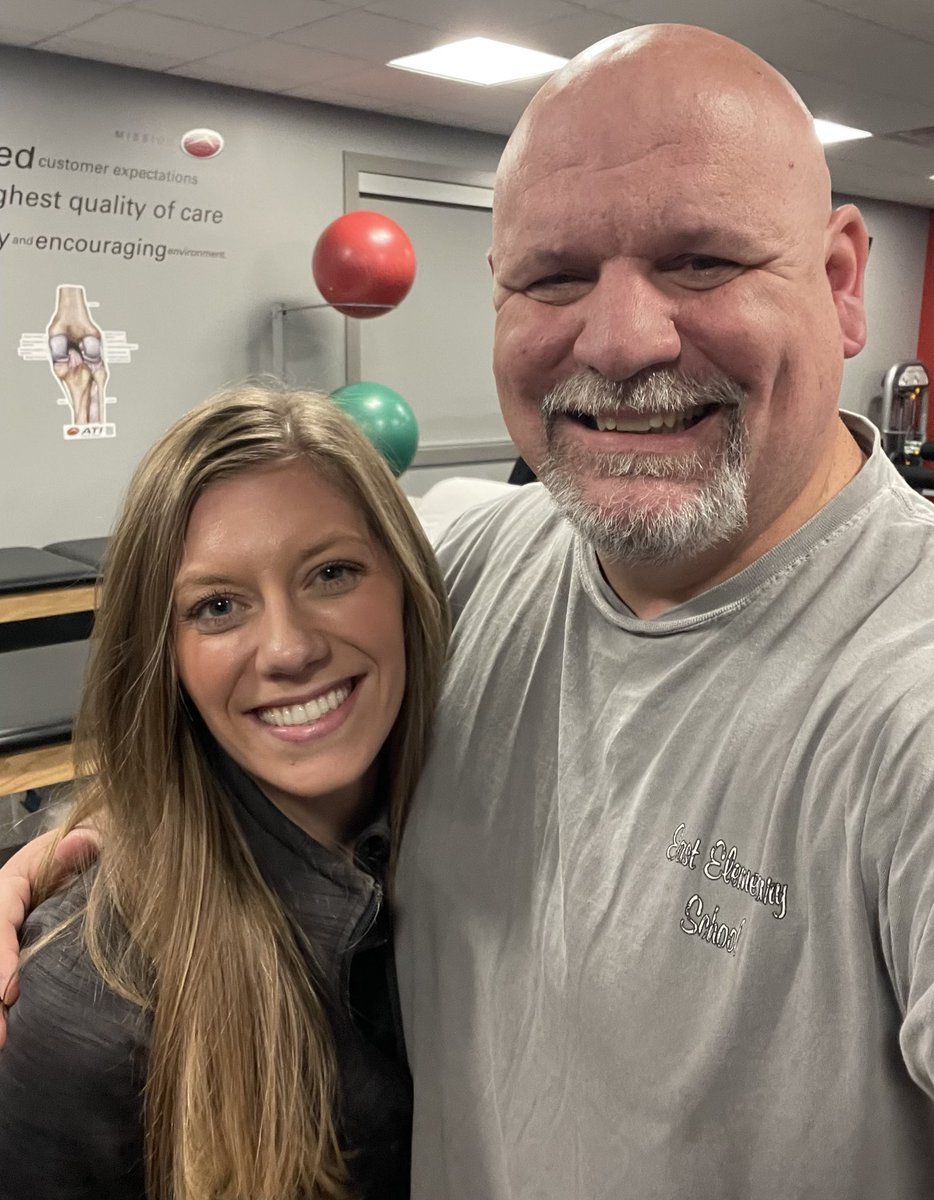 EESPrincipal's tweet photo. Proud Principal Post: Due to a condition identified as A-G-E ๐ง, I was prescribed treatment through physical therapy. To my delight, an East Elementary School alumna was my therapist! I can say that my PT was good for both body & spirit. #EastBeast #AlwaysEast https://t.co/Fq847ei6cV