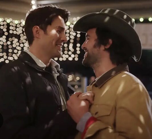 EveryRomComPod's tweet photo. @FionaSturges @poddraland We just released this episode on the gay Christmas rom com #DashingInDecember yesterday! We have commentary, behind the scenes info, and plenty of humor! https://t.co/uNo0OSteKz https://t.co/32N5k7HAFI