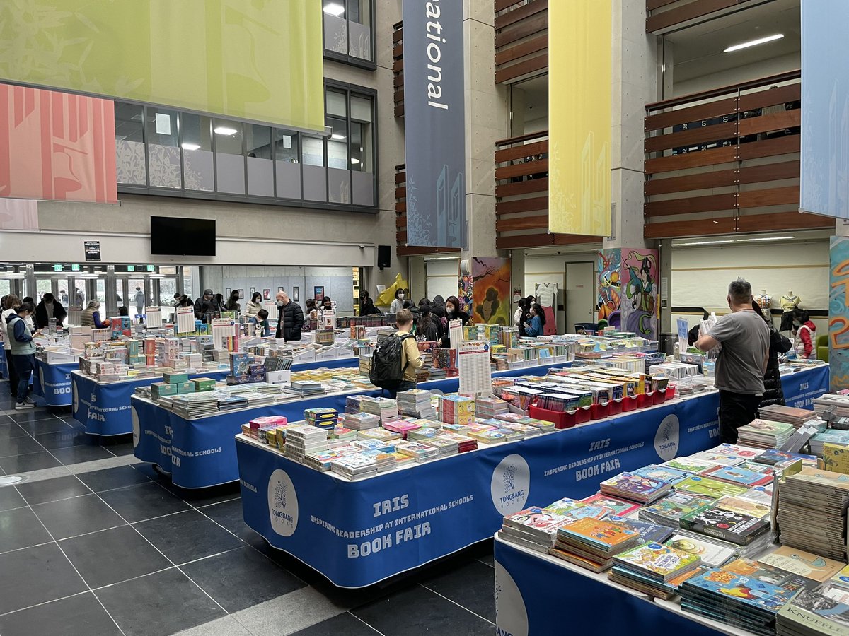 jlevno's tweet photo. It might be snowing outside but the Book Fair is keeping us warm! #CI #Wick #Chadwick https://t.co/wGBAbwl4fy