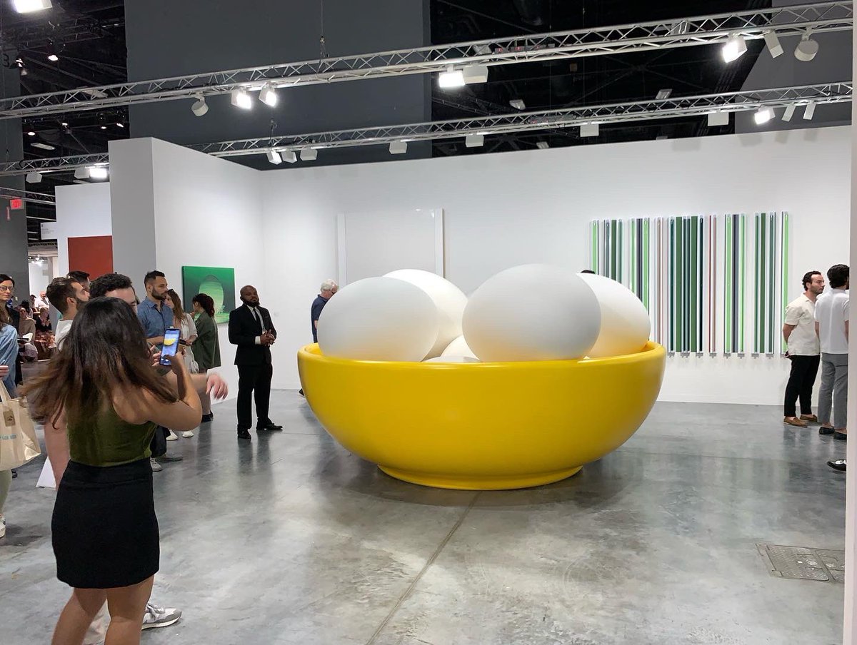 CarreraStudio's tweet photo. Posting an article soon featuring curated pieces from @ArtBasel #ArtBaselMiami2022 #ArtBasel2022 #MiamiArtWeek #MiamiBeach #fineart https://t.co/eMYVb1tjD0