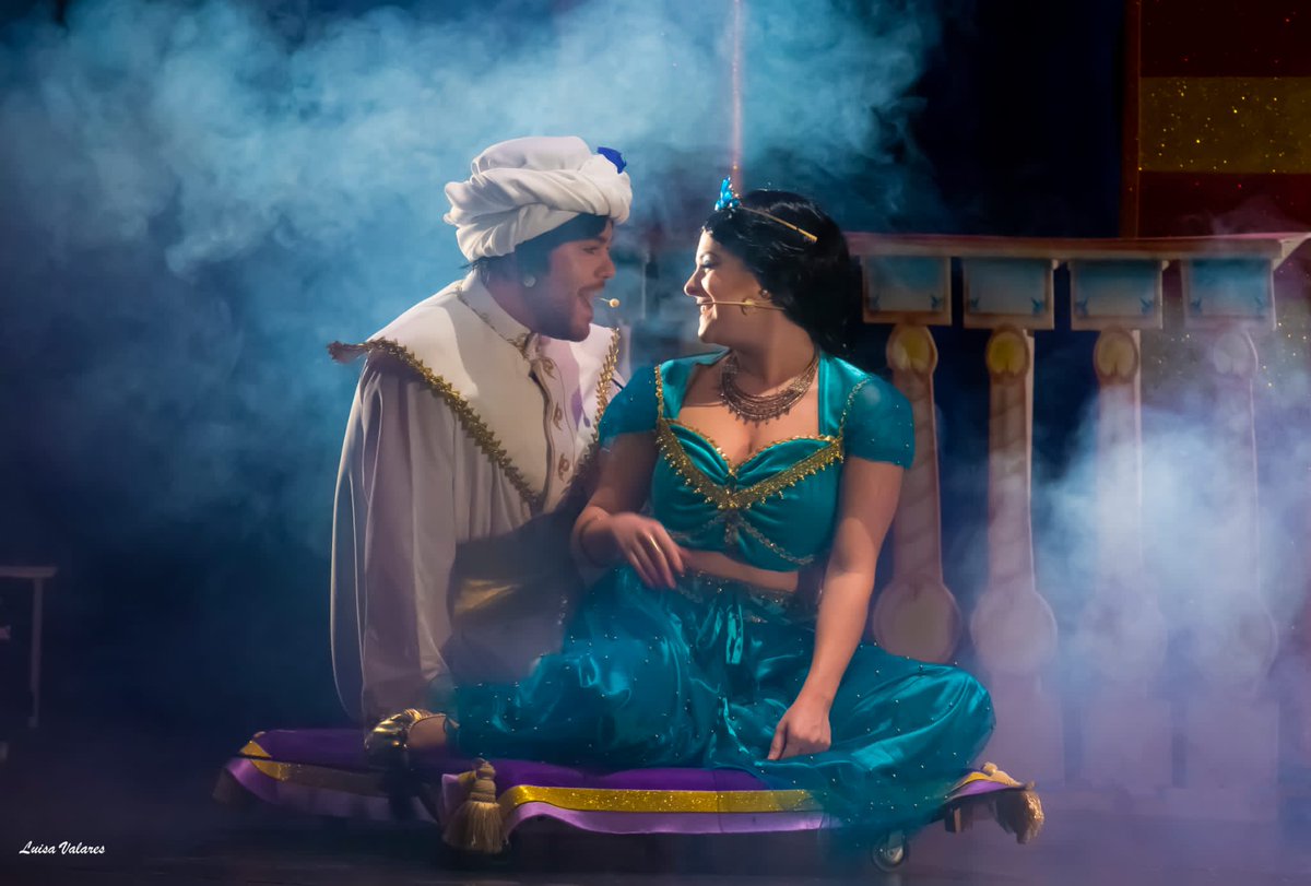 nteatrocarrion's tweet photo. 🧞 𝗔𝗟𝗔𝗗𝗗𝗜𝗡 𝗬 𝗨𝗡 𝗚𝗘𝗡𝗜𝗢 𝗧𝗔𝗡 𝗚𝗘𝗡𝗜𝗔𝗟 🧞
Sube a la alfombra voladora y sobrevuela la ciudad de Agrabah 🌠 Un musical para toda la familia donde disfrutarán grandes y pequeños.
📅 17 Diciembre
🎫https://t.co/DoAaULjJBE
#musicalfamiliar #Valladolid https://t.co/fyf9tP9CKU