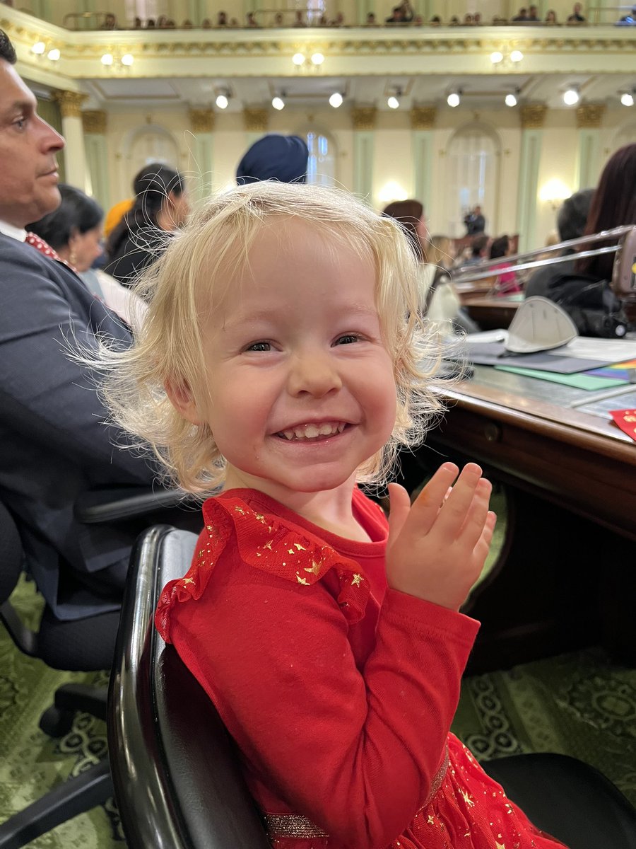 BuffyWicks's tweet image. Today Jojo and Elly joined me in Sacramento as I was sworn in for my third term in the State Assembly. It’s such an honor to continue this work on behalf of the people of the East Bay — now as the member representing #AD14! Let’s get back to it! #caleg