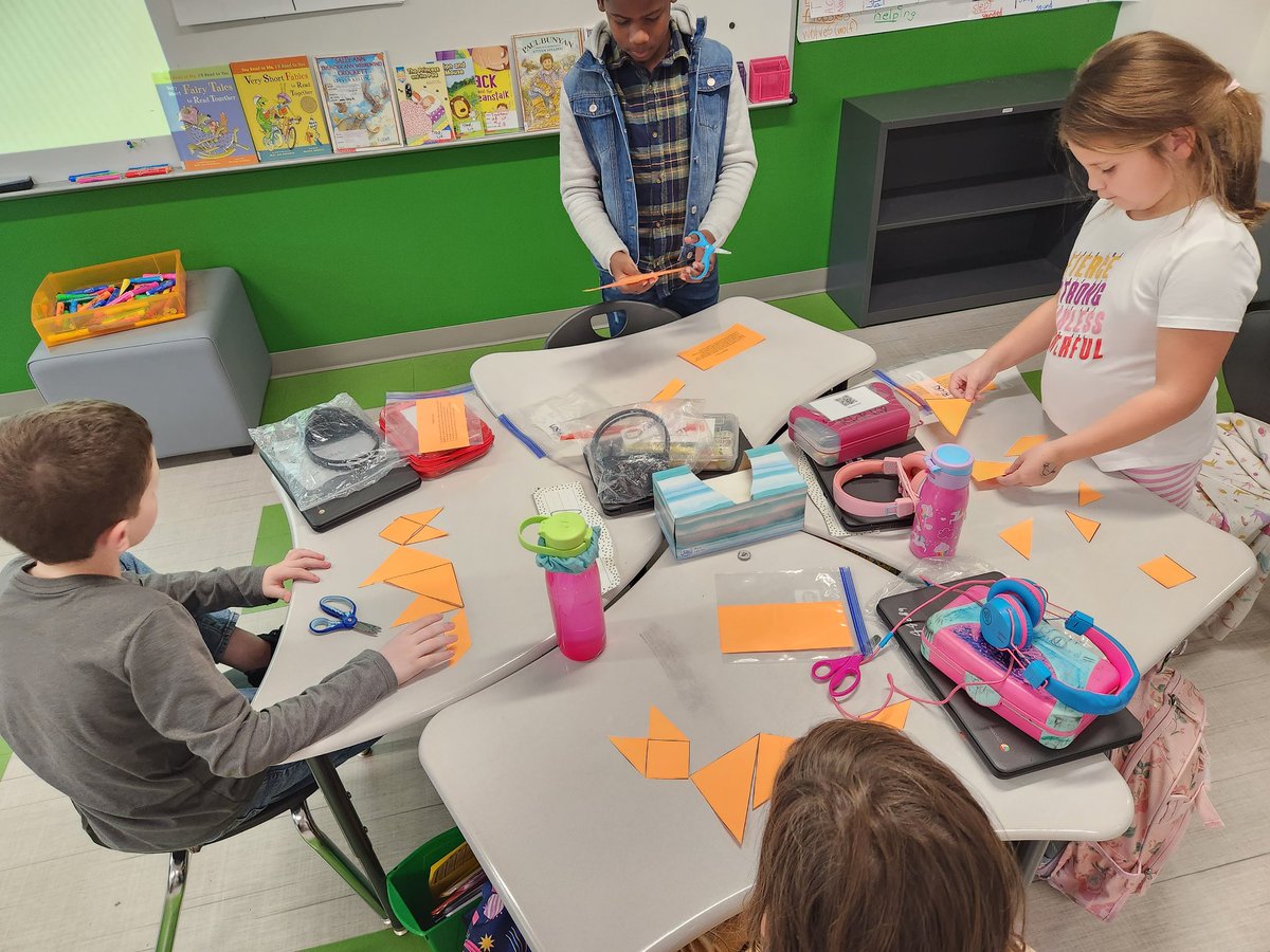 SusanRussell07's tweet photo. Exploring 2D shapes.  We read "Grandfather Tang".  @WISDLagway #tangrams https://t.co/yOxOOx0IYV