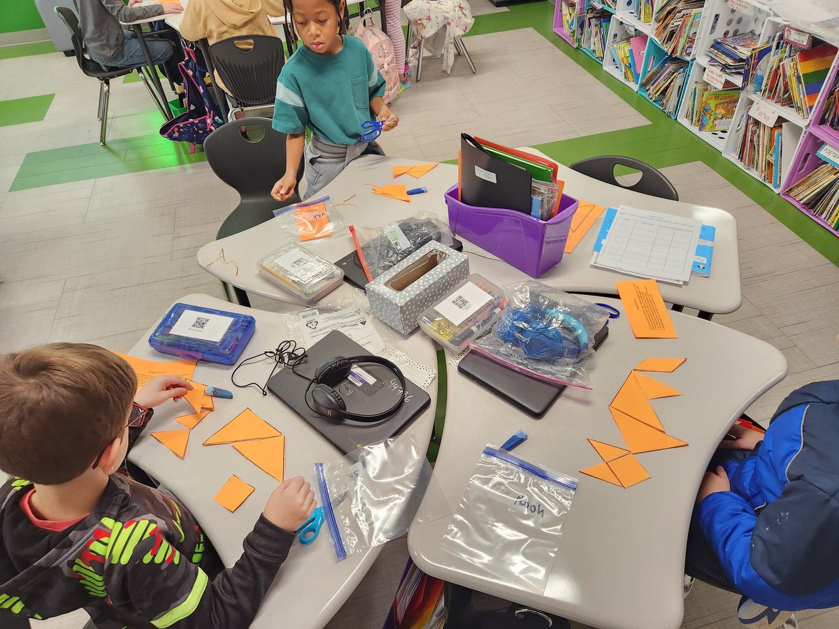 SusanRussell07's tweet photo. Exploring 2D shapes.  We read "Grandfather Tang".  @WISDLagway #tangrams https://t.co/yOxOOx0IYV