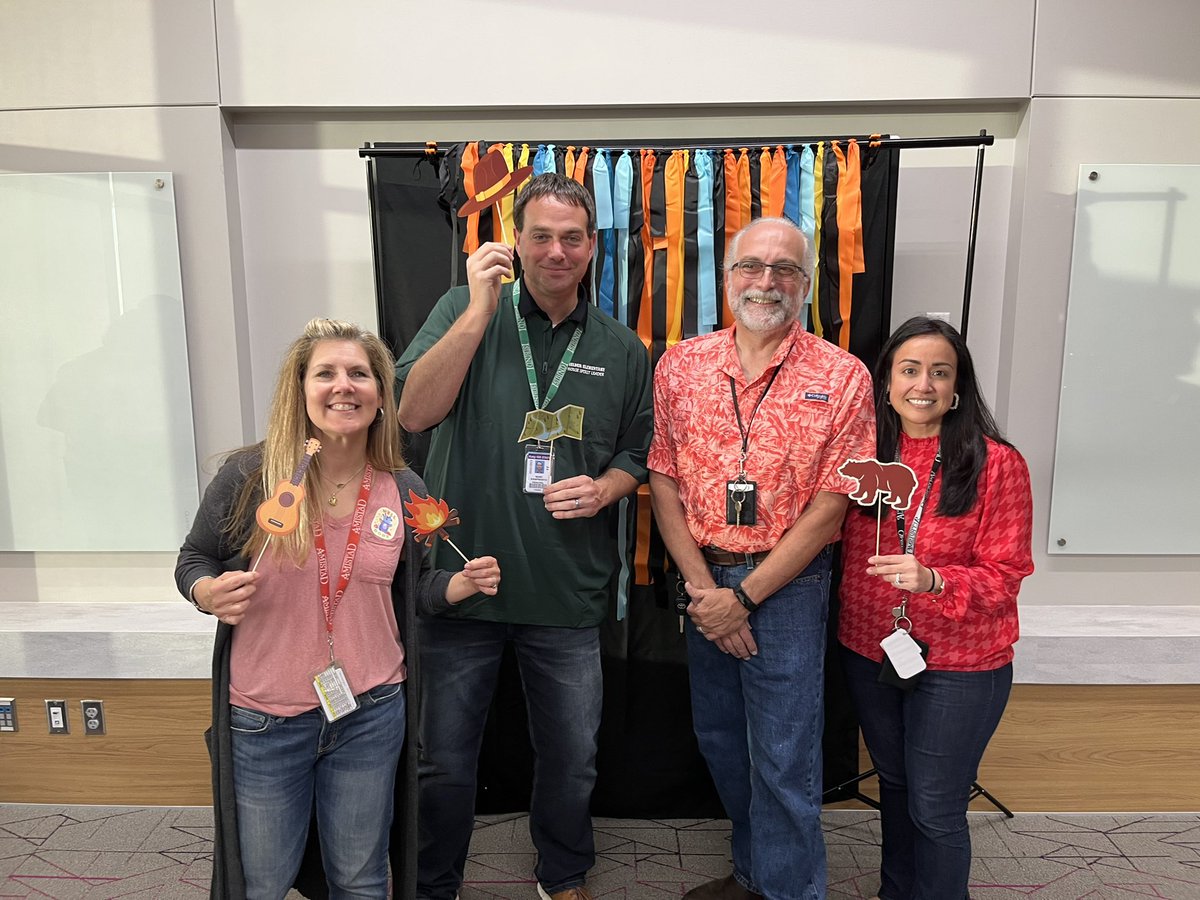 FielderElem's tweet photo. Help us congratulate Mr. Greene on his upcoming retirement. 🎉💜👏🏼🌟 We had a blast celebrating him. We know he’ll take some amazing adventures, TY for all you’ve done for Fielder Elem! Please drop your well wishes below 👇🏼 

#fielderpride
#WeLeadTX
@katyisd https://t.co/QWeD3izFzz