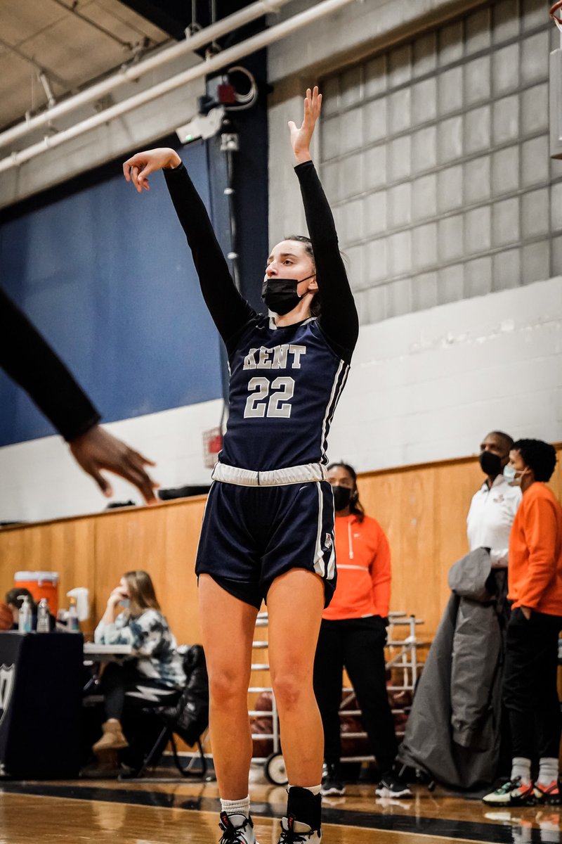 BashHoopsNE's tweet photo. 🥶Winter SZN: Livestream Edition🥶
Kent 🆚 Hotchkiss
Final
Kent: 56
Hotchkiss: 41
@GirlsKent turns a 6pt halftime lead into a 15pt home victory🔥
Quick Notes 📝
▪️@JillianHuerter is flat out insane
▪️@rubyqsantos does a little bit of everything 📸
▪️ @Morgannnjohnson = 🗜️ 🔒 https://t.co/yFFToQAgws