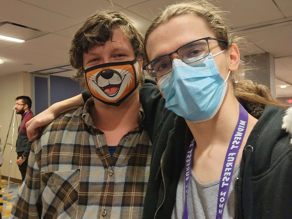 Springy11311482's tweet image. I loved my first con #MidwestFurfest2022  i cant wait to go again next year. I plan to do another shirt signing again to collect memories because i love to. Thank you to everyone that signed my shirt