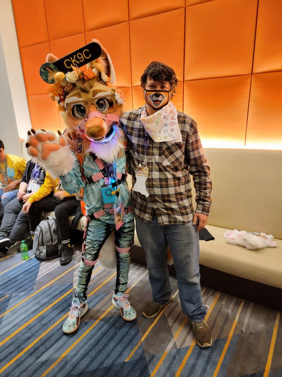 Springy11311482's tweet image. I loved my first con #MidwestFurfest2022  i cant wait to go again next year. I plan to do another shirt signing again to collect memories because i love to. Thank you to everyone that signed my shirt
