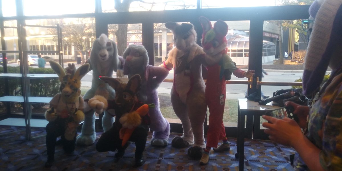 Springy11311482's tweet image. I loved my first con #MidwestFurfest2022  i cant wait to go again next year. I plan to do another shirt signing again to collect memories because i love to. Thank you to everyone that signed my shirt