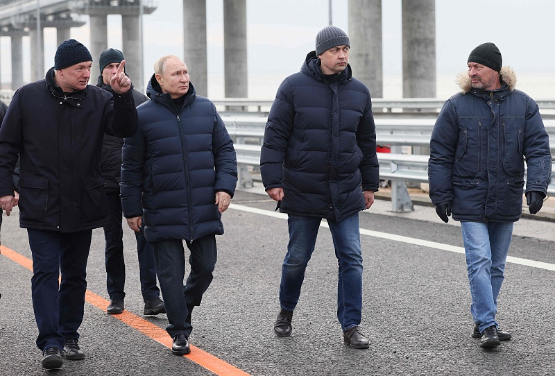 Путин за рулем машины