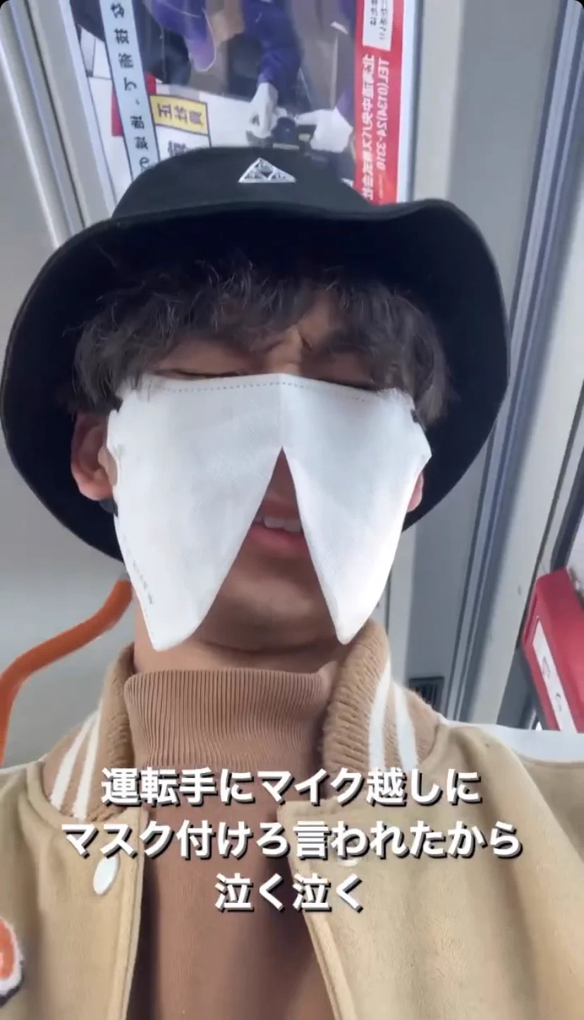 そんなことある！？ｗｗバスに乗る1分前にマスクが裂けてしまった男性が悲惨すぎるｗｗ