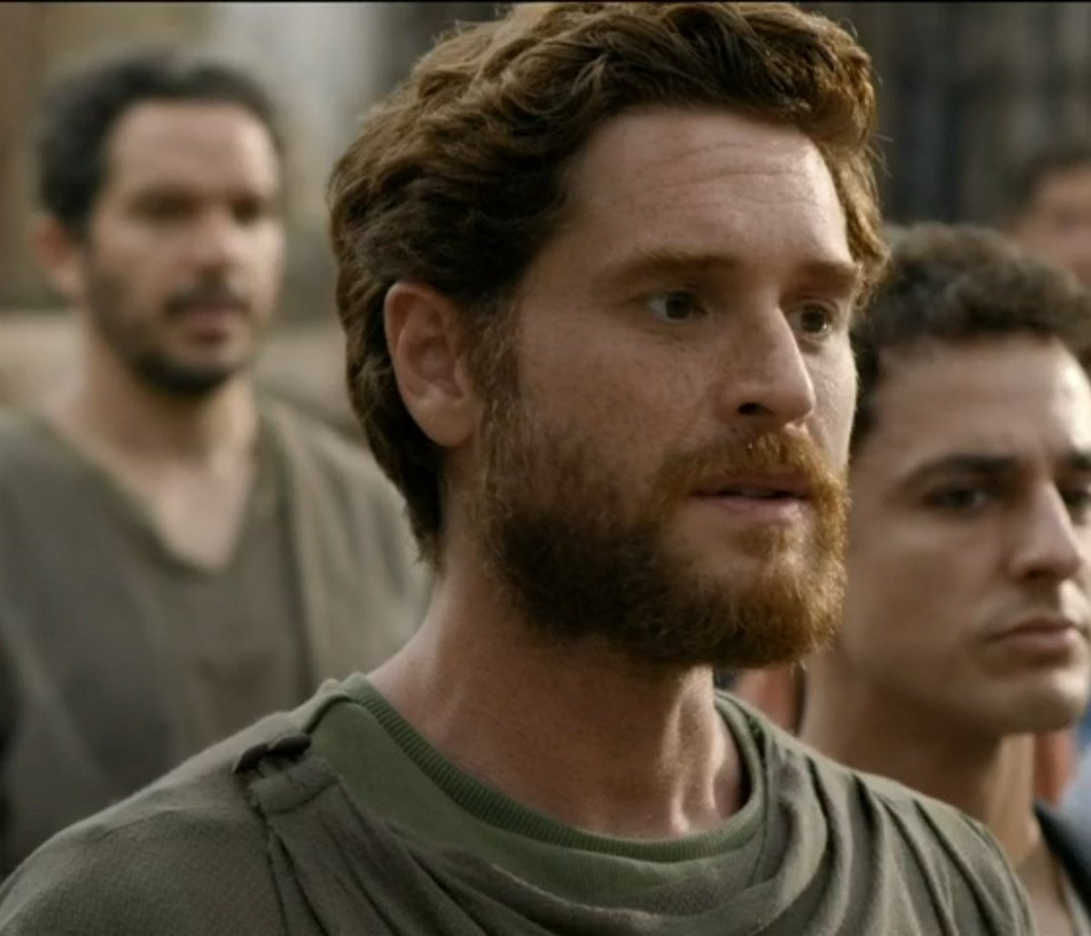 fadarecord_'s tweet image. Não podemos negar que Maaca é uma mulher de atitude né, viu o boy, gostou, viajou pra poder ver ele e foi com tudo pra cima marcando território. 

#ReiDavi