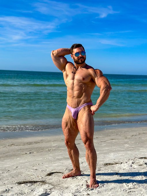 I couldn&rsquo;t go to Tampa and not take some beach selfies! (Even if it meant an hour drive to a gulf side<a href="/tag/dirtymirror"class="tags"><span>#dirtymirror</span></a>
