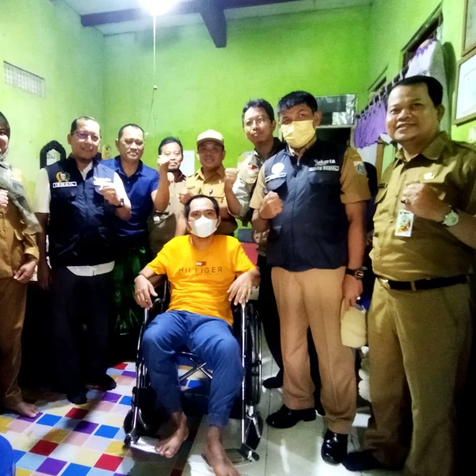 pks_tanahabang's tweet photo. Terima Kasih H Ismail S.Pd, ketua Komisi B DPRD DKI Jakarta dari fraksi @PKSDKIJakarta atas advokasi ke Dinas Sosial utk membantu kursi Roda utk

Bpk Hafiz di Karet Tengsin
Bpk Nurhasan di Kampung Bali
Bpk Sarpan di Kebon Melati

Smg Bermanfaat
#PKSPelayanRakyat 
#PKSMenyapaWarga https://t.co/R1DhgG69YA