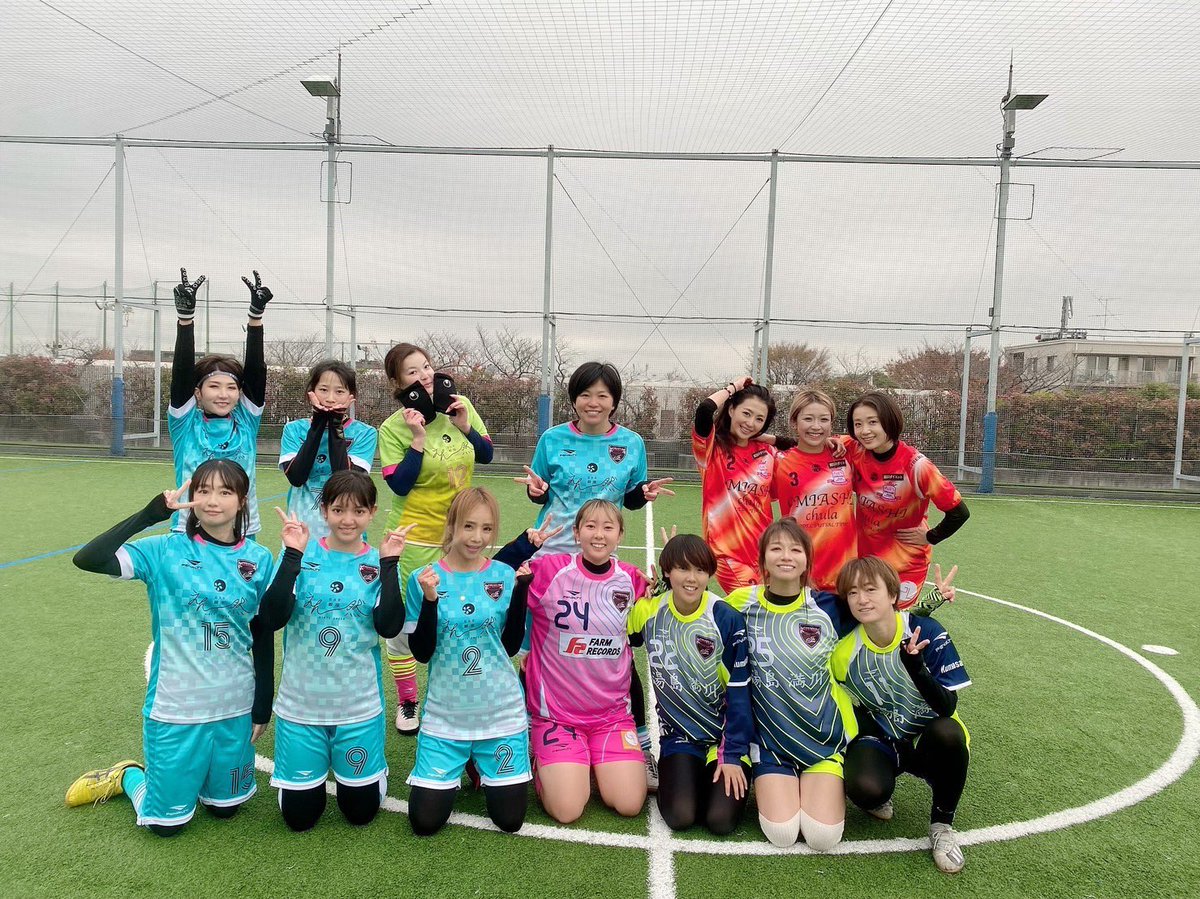 OMIASHIchula's tweet photo. 昨日は3チームでの
合同練習でした👟 =͟͟͞͞⚽️ﾌﾞｫﾝ

寒過ぎて🥶💦
手が霜焼けになりかけながらも
走って、蹴って、走って、蹴って
楽しい練習になりました✨

上手いチームと戦うと
勉強にもなるし、刺激も沢山受けて
もっと頑張ろう(๑•̀ㅂ•́)و✧って
気持ちになります🔥🔥🔥 https://t.co/aK5Tt7lKIU