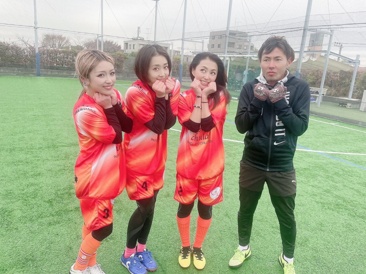 OMIASHIchula's tweet photo. 昨日は3チームでの
合同練習でした👟 =͟͟͞͞⚽️ﾌﾞｫﾝ

寒過ぎて🥶💦
手が霜焼けになりかけながらも
走って、蹴って、走って、蹴って
楽しい練習になりました✨

上手いチームと戦うと
勉強にもなるし、刺激も沢山受けて
もっと頑張ろう(๑•̀ㅂ•́)و✧って
気持ちになります🔥🔥🔥 https://t.co/aK5Tt7lKIU