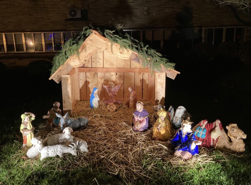 Nativity and tree lighting Tuesday night rain or shine. 6 pm. All Villa families and alumnae are invited!🎄🎄🎄