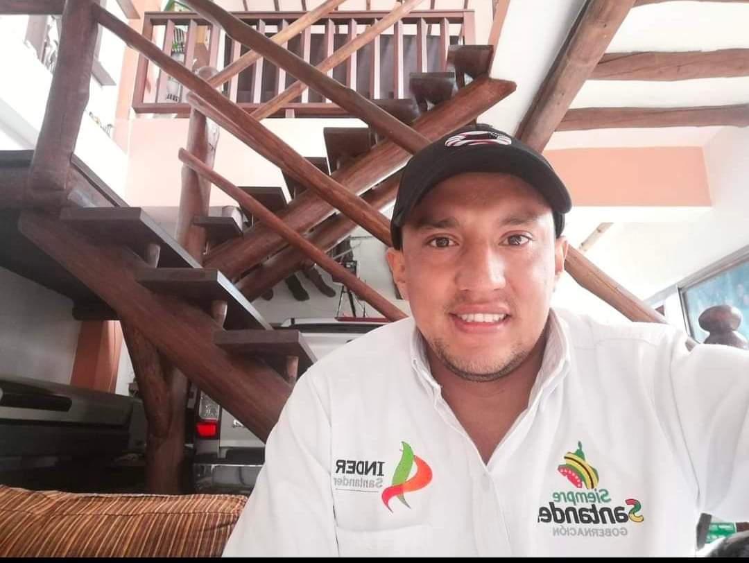 accion_florida's tweet photo. Quieren hacer política bajo sus intereses representado en ese  clientelismo que tiene a Colombia y a Santander aburridos. El páramo se defiende y si el pueblo no está presente entonces no hay acuerdo. 

Aliado del clan Aguilar, con eso se sabe la clase de politiquero que es. https://t.co/yTkzg8jo3V