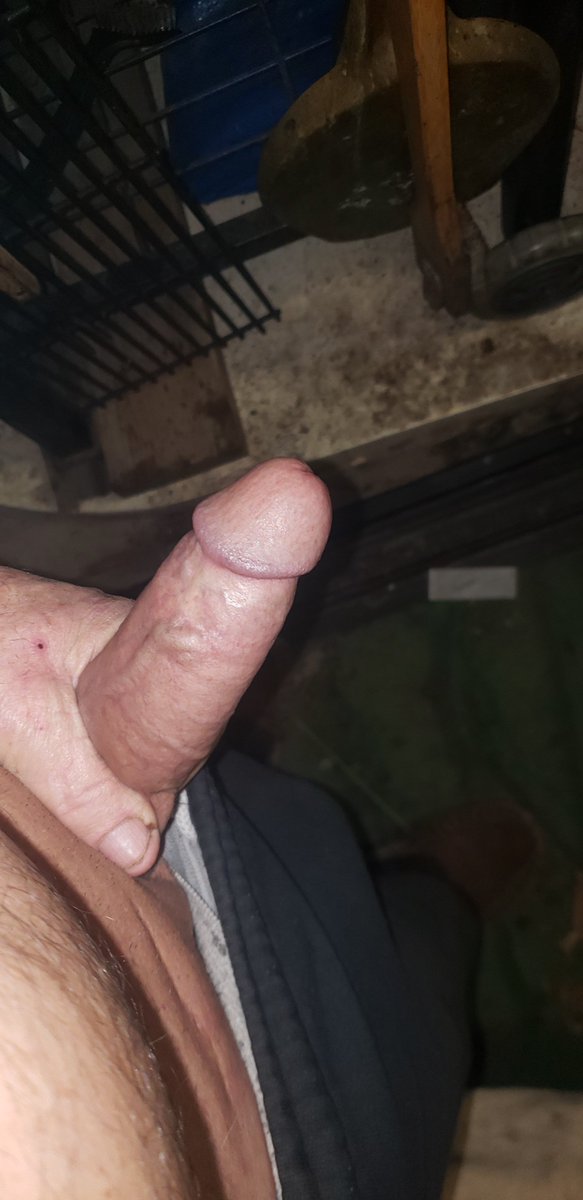 Dickin_Cider's tweet photo. Out in the shop all day, can't believe I handled my cock with hands as dirty as they were ! https://t.co/nprf2Gs7Jh