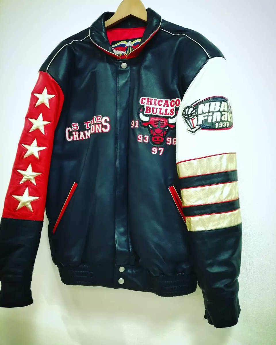 modeoff_odawara's tweet photo. 入荷🏀CHICAGO BULLUS
NBA 97 ジェフハミルトンデザインレザージャケット
#jhdesign #シカゴブルズ
#us古着 #古着屋 #ヴィンテージ https://t.co/rv7Rp8anpD
