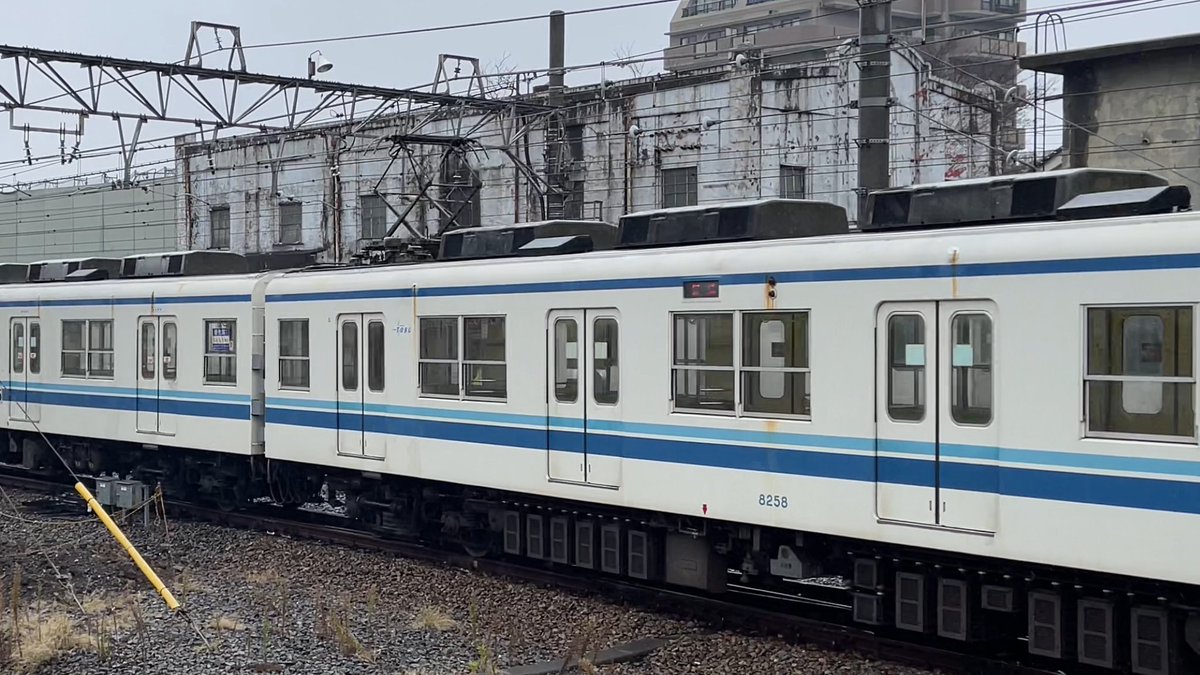 Rail_Channel's tweet photo. #8158F 入場回送 その2
#野田線 の #8000系 では1番状態の悪い錆だらけの編成でした。補修してはまた錆が出るの繰り返しで、ほんと今日までよく耐えたなと思います。過去に #8102F がこれに近かったと思いますが廃車になってますね
#8000系 #野田線 #アーバンパークライン https://t.co/ts9bQleOrh