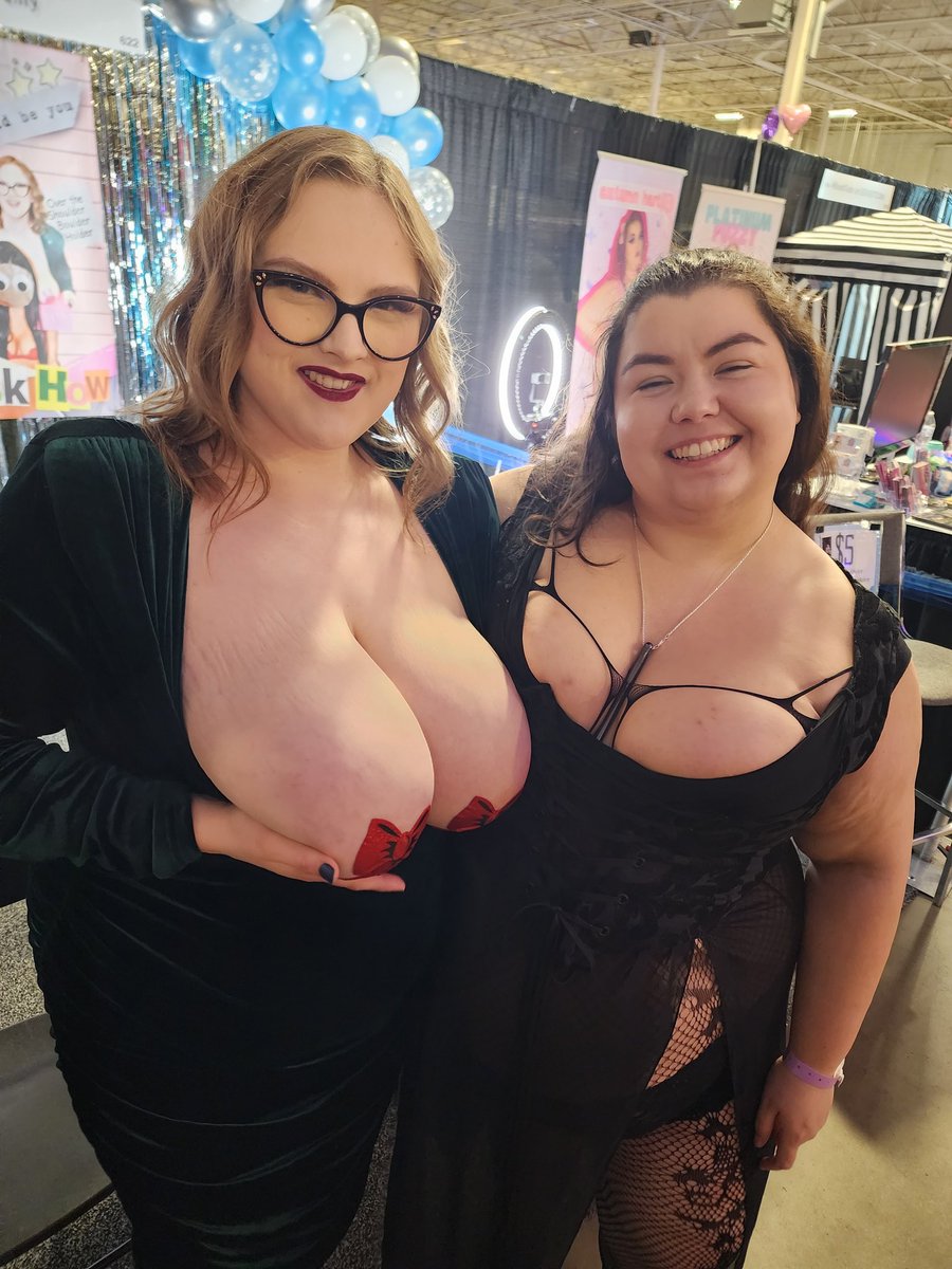 TSagepro's tweet photo. I cant even begin to say how fun it was to meet @theemmalilly. She is so beautiful and hilarious. It made our night so much. We didn't want to leave her booth lol. #exxoticadc https://t.co/zn7w1X19FL