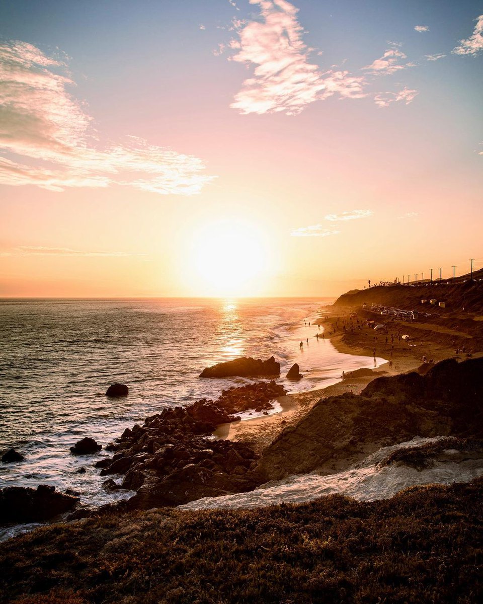 discoverLA's tweet photo. Our idea of an LA winter 😎 🌅 🌊 📸: @carlybphotography_ #discoverLA https://t.co/zkoHL1nfbc