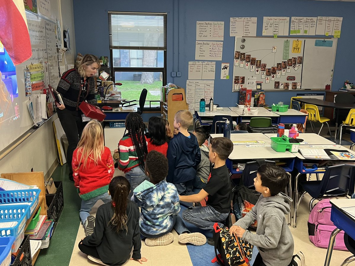 Mrs. Gustafson’s class received a special package all the way from the North Pole this morning!🎄❄️☃️ <a href="/McQueeneyESISD/">McQueeney Elementary</a> <a href="/SeguinISD/">Seguin ISD</a>