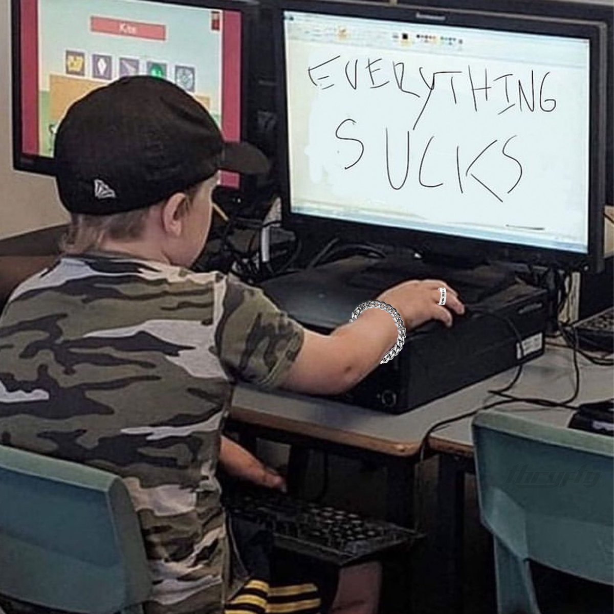shopthryfty's tweet photo. refreshing my orders tracking number knowing it hasn’t even shipped yet https://t.co/vTstHtQA7H
