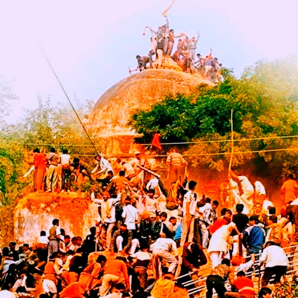 Indic_God's tweet photo. Every illegal structure built over hindu temples will meet the same fate as #babrimasjid
गर्व है 🚩🚩💪💪💪💪
#शौर्य_दिवस https://t.co/3W9S5Cyhc2