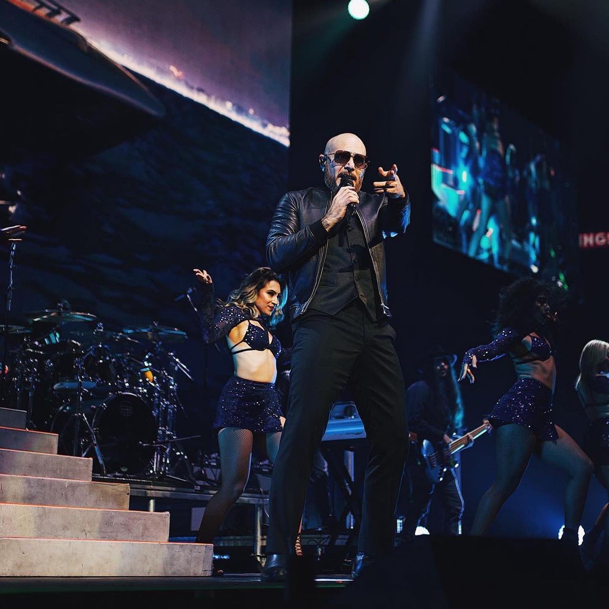 305_world_media's tweet photo. ๐ธ @Pitbull performing at #POPTOPIA2022 in San Jose, CA (December 3, 2022) #MrWorldwide #Pitbull #Poptopia
(Images: themainemanny) https://t.co/dTYDEjZO2I