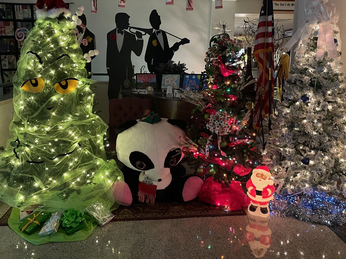 VAoftheArts's tweet image. 🐼🎄🎄IT’S BEGINNING TO LOOK A LOT LIKE CHRISTMAS #lightingthewayfor20years #PANDAPROUD #artsreallyteach #leadingtheway #Christmas #WeAreVineville 🎄MAGNET OPEN HOUSE DEC. 6- PLEASE COME TOUR OUR AMAZING @TheLeaderinMe FINE ARTS SCHOOL🎄@BibbSchools
