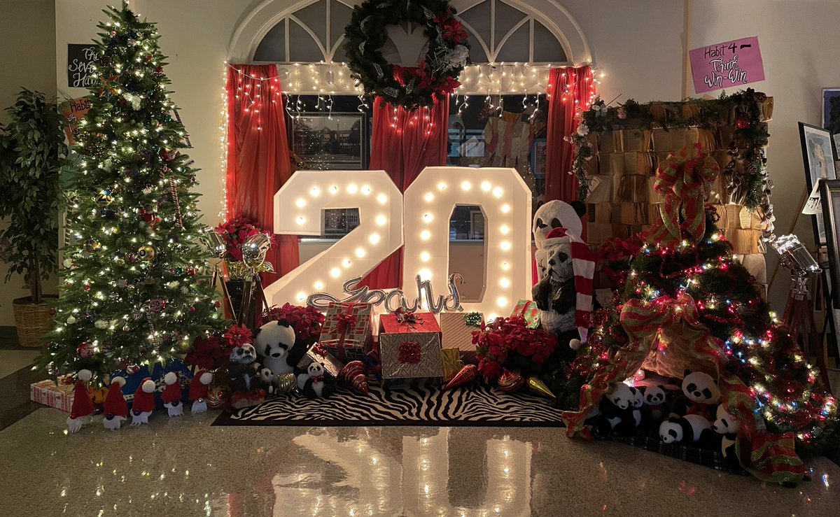VAoftheArts's tweet image. 🐼🎄🎄IT’S BEGINNING TO LOOK A LOT LIKE CHRISTMAS #lightingthewayfor20years #PANDAPROUD #artsreallyteach #leadingtheway #Christmas #WeAreVineville 🎄MAGNET OPEN HOUSE DEC. 6- PLEASE COME TOUR OUR AMAZING @TheLeaderinMe FINE ARTS SCHOOL🎄@BibbSchools