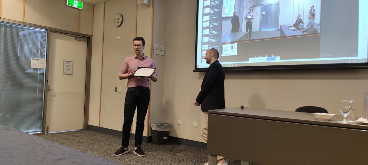 It's double Jasons as <a href="/DrJRetail/">Dr Jason Pallant</a> gives the <a href="/ANZMAC/">ANZMAC 🌏</a> best paper award for the Digital Marketing track to Jason Weismueller - an amazing effort for a doctoral student! Ka rawe to the team, too, including <a href="/pauloharrigan/">Paul Harrigan 🎓🌏</a>. 

#anzmac2022 <a href="/uwanews/">UWA</a>