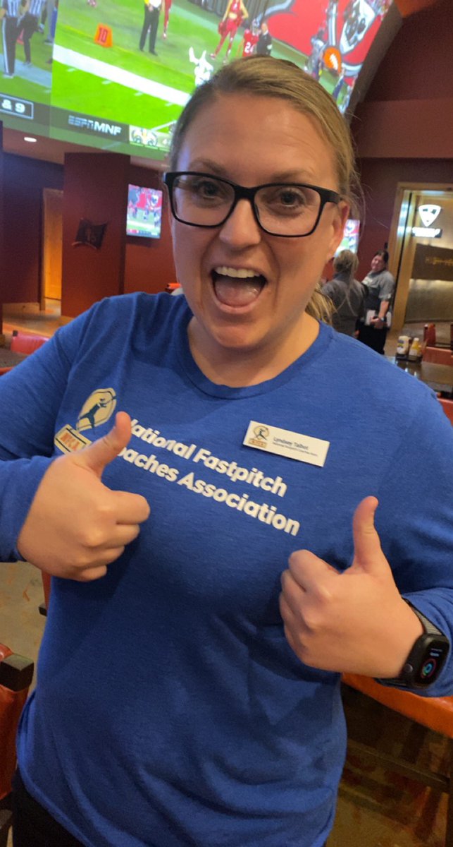 sfccmo_softball's tweet photo. Look at this famous person we found!!!
@lyndsey_talbot being all official, doing cool things.
#RoadrunnerForLife
@NFCAorg https://t.co/j6M02vjBPe