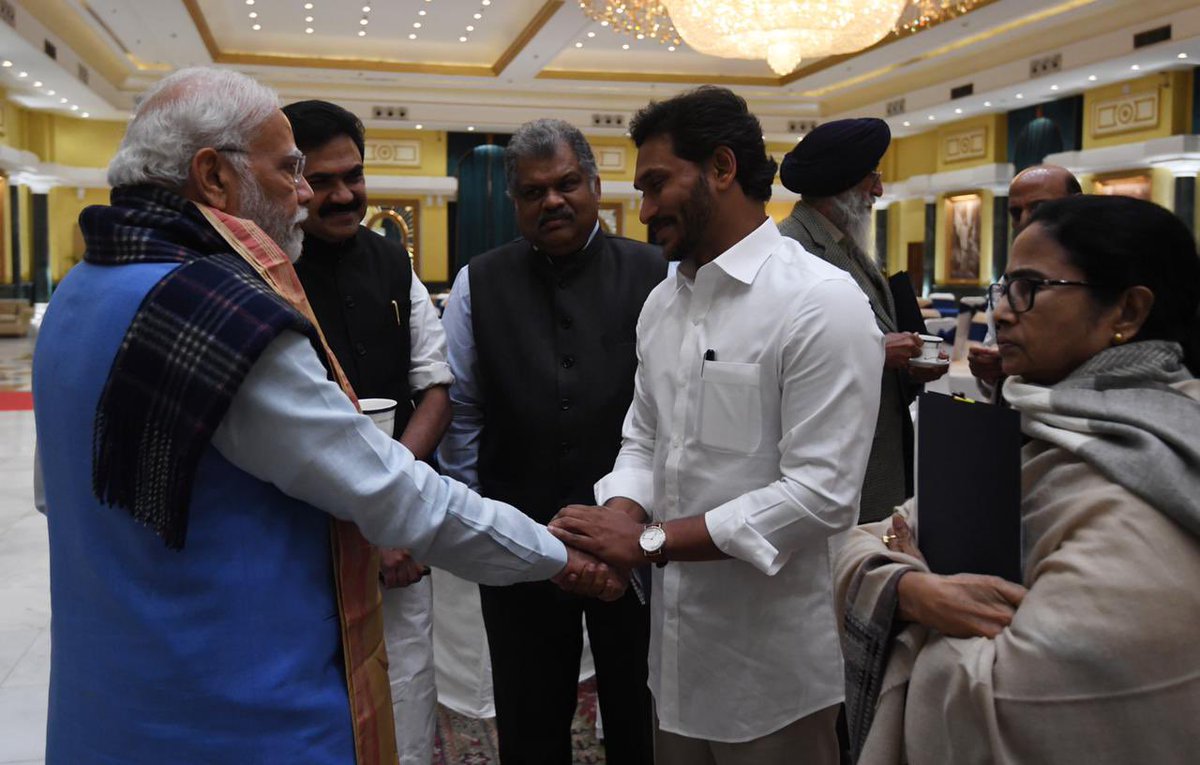 या फोटोत फूफीजान ने कसं मुंह फुलवलंय बघा 😂🤣