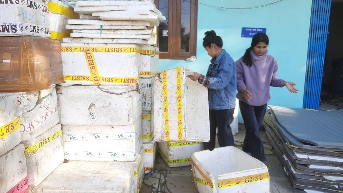 H2O_Soni's tweet photo. @Small_Earth & locals teamed up for making our #floatingwetlands prototype for Nagdaha, #Kathmandu Valley. #TribhuvanUniversity
Supported by @APN4GCR research grant! Thanks to #CDHM #CREEW & #KVWSB
#PradhanangLab @universityofri @URI_GEO @uricels #waterpollution https://t.co/33F6BVquZY