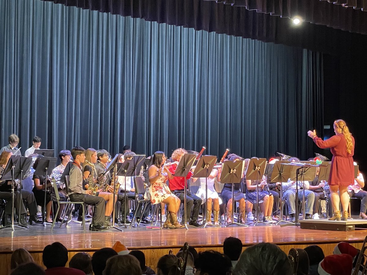 CruzChoirMama's tweet photo. Nothing like a great holiday band concert!  Bravo Canyon Bands!  #comalfinearts ⁦@canyonhscougars⁩ ⁦@BandCanyon⁩ ⁦@DavissonDustin⁩ ⁦@MandyEpley⁩ ⁦@GaryCooper1971⁩ https://t.co/X8IgxlEsyt