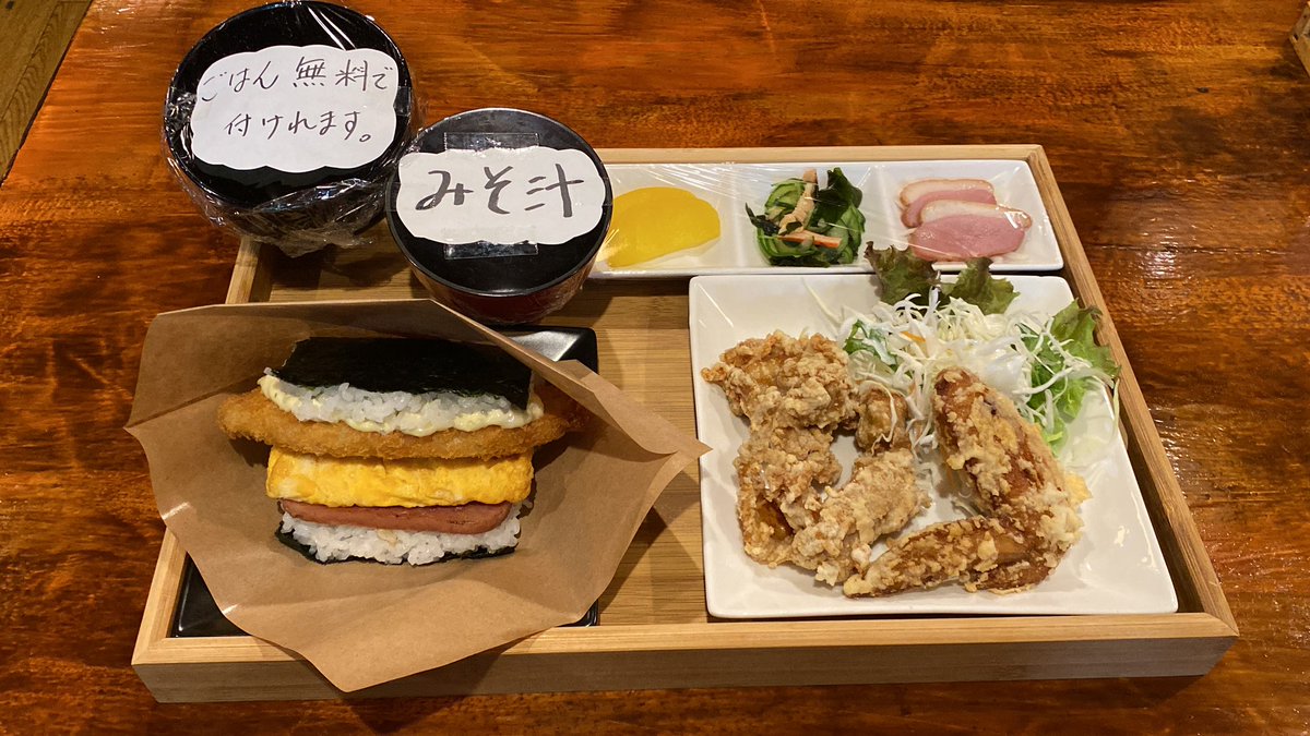 HitoshiUema's tweet photo. おはようございます
本日12月6日日替り定食
ポーク玉子白身魚フライタルタルソースおにぎり
                &amp;
から揚げ&amp;手羽から揚げ
                &amp;
手作り小鉢惣菜付き
８００円

#神崎川ランチ
#三津屋商店街
#ポーク玉子おにぎり https://t.co/rX25VQO0v2