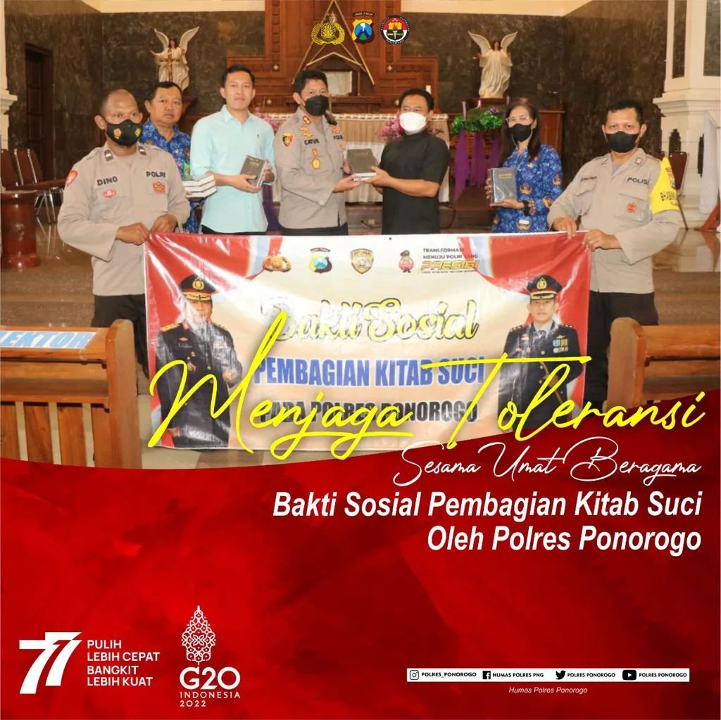 Polseksiman2's tweet photo. Bakti sosial pembagian kitab suci oleh Polres Ponorogo.. https://t.co/kYsO3zRWSd
