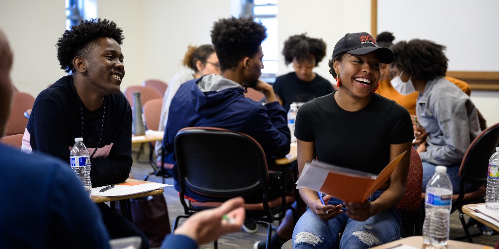 intervarsityusa's tweet photo. It's almost the end of the fall semester! Pray for students as they finish final exams and go on Christmas break. #praywithIV https://t.co/yQ0rfMkO6l