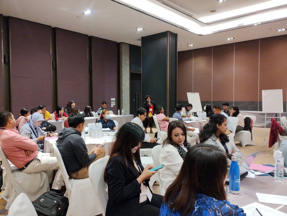 gluppschlopp's tweet photo. and we start the #IPHU on equitable #HealthSystems and #CPHC. We have participants from PNG to Pakistan. Look forward to learning from each other and building solidarity in #StruggleForHealth. #HealthForAll https://t.co/SxOCXR8j41
