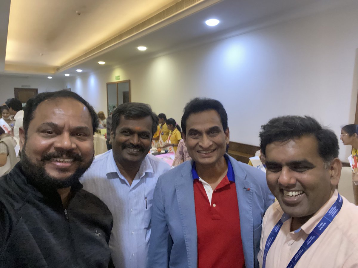 ckknaturals's tweet photo. My brother CK Ranganathan flanked by friends after he delivered keynote at the #LiveLifeFoundation Leader in me program.
#CKR said how #The7Habits book by @StephenRCovey helped him personally while the #The4DisciplinesOfExecution helped him to get the business right. @seancovey https://t.co/YYC0jMXRD1