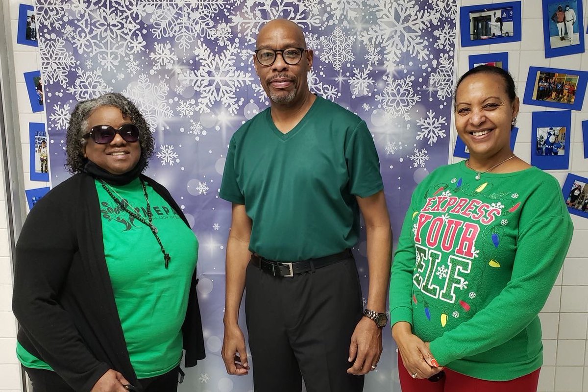NorthMesquiteHS's tweet photo. Merry Grinchmas! 

Stallions dressed in grinch green for Day 3 of the #12DaysofNorth https://t.co/2SjlFefZmf